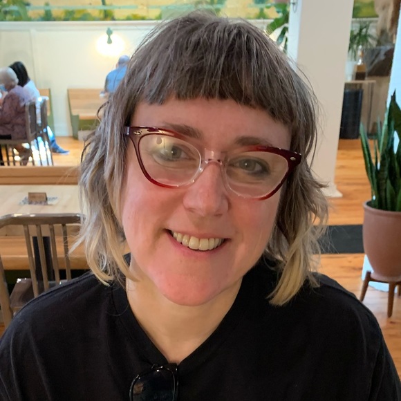 Meet your Posher, Heather - Picture 1 of 1